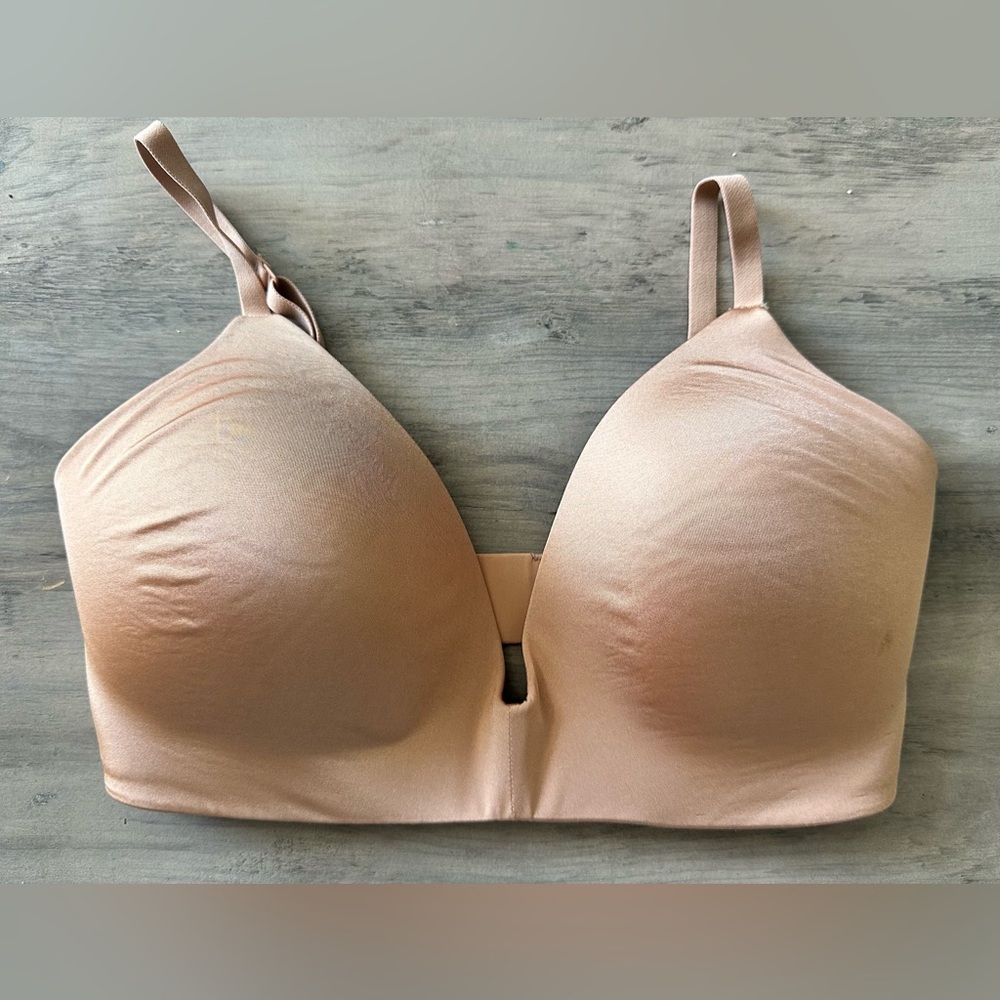 NWOT SKIMS Wireless Form T-shirt Demi Bra